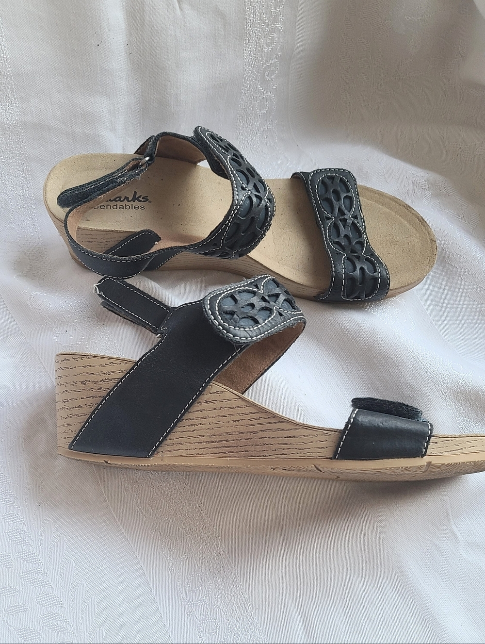 Clarks Bendables Navy Leather Wedge Heel Sandals, Size 7M